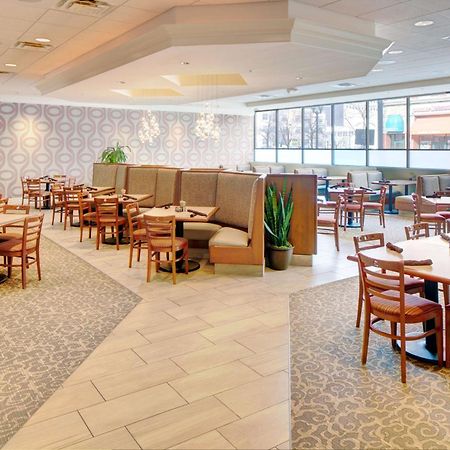 Готель Doubletree By Hilton Milwaukee Downtown Екстер'єр фото