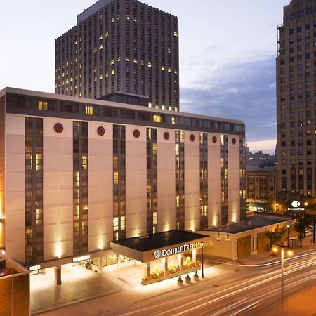 Готель Doubletree By Hilton Milwaukee Downtown Екстер'єр фото