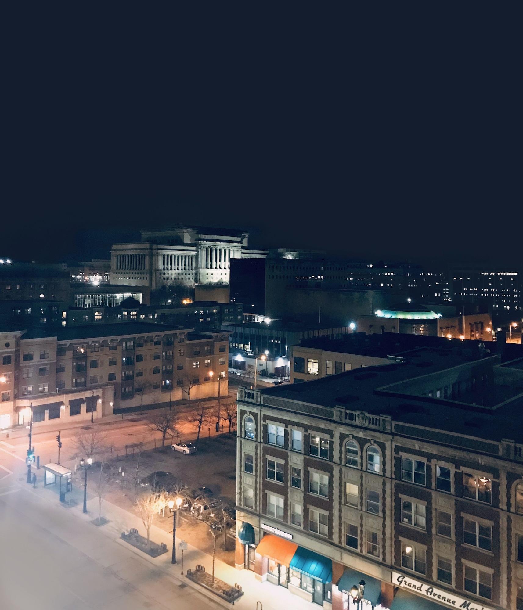Готель Doubletree By Hilton Milwaukee Downtown Екстер'єр фото