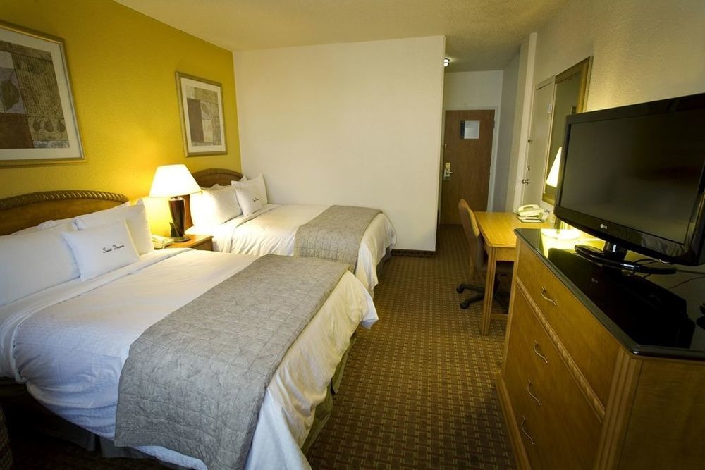 Готель Doubletree By Hilton Milwaukee Downtown Номер фото
