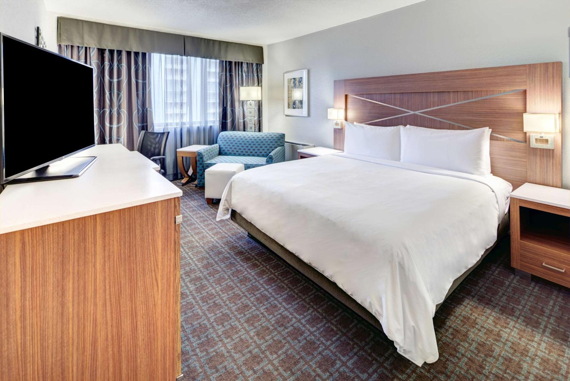 Готель Doubletree By Hilton Milwaukee Downtown Екстер'єр фото