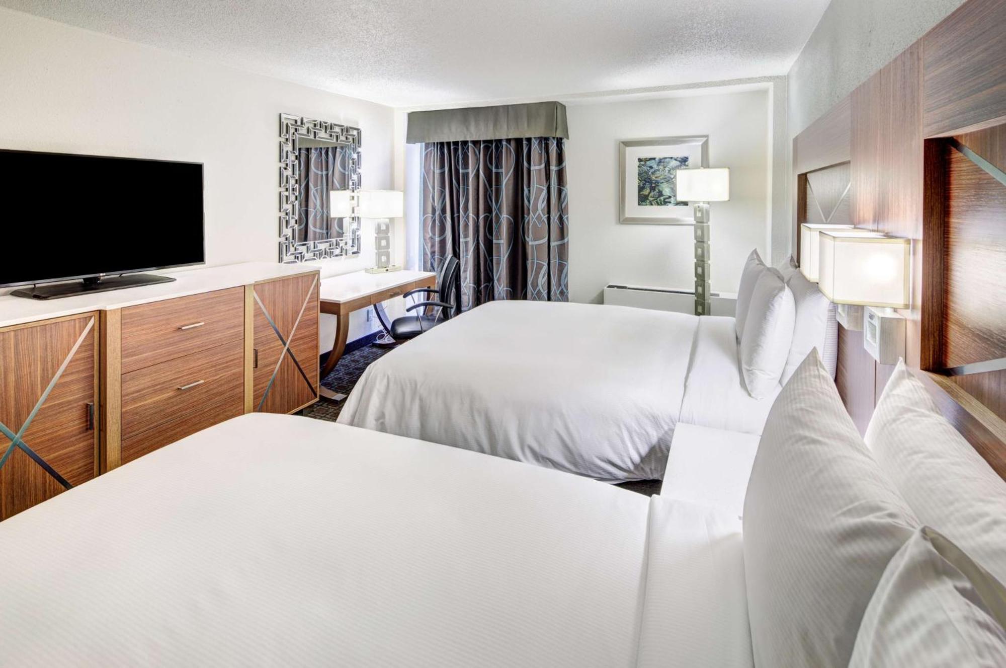 Готель Doubletree By Hilton Milwaukee Downtown Екстер'єр фото