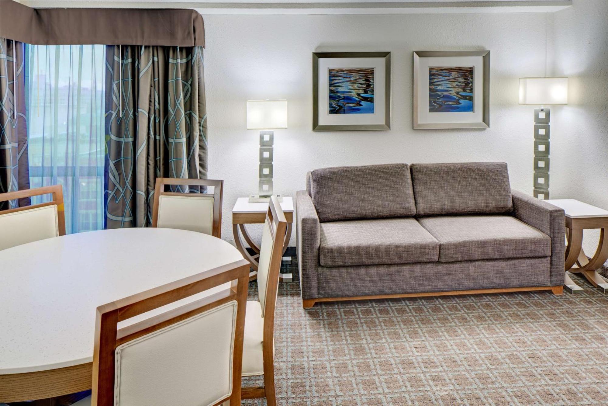 Готель Doubletree By Hilton Milwaukee Downtown Екстер'єр фото
