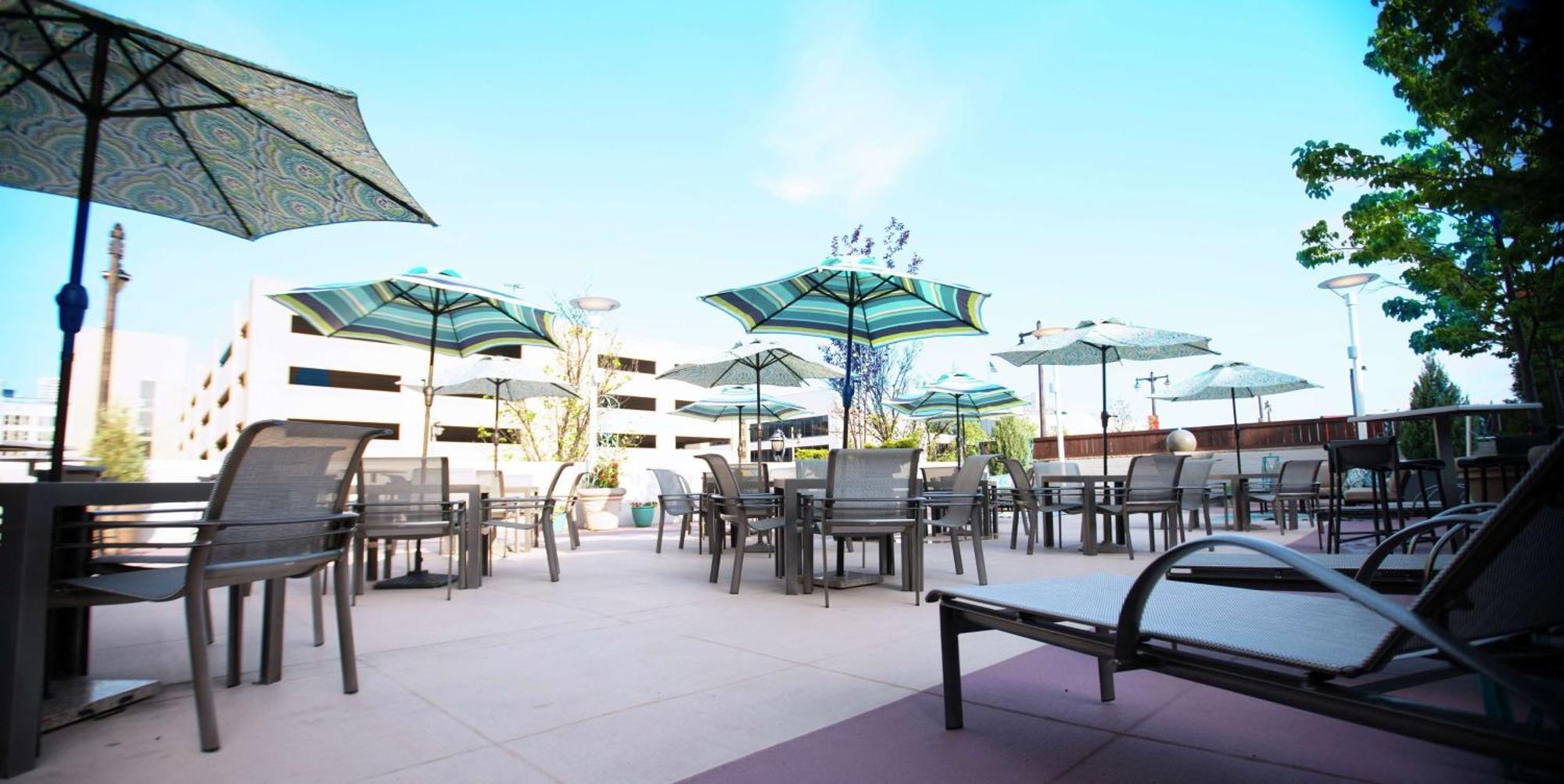 Готель Doubletree By Hilton Milwaukee Downtown Екстер'єр фото