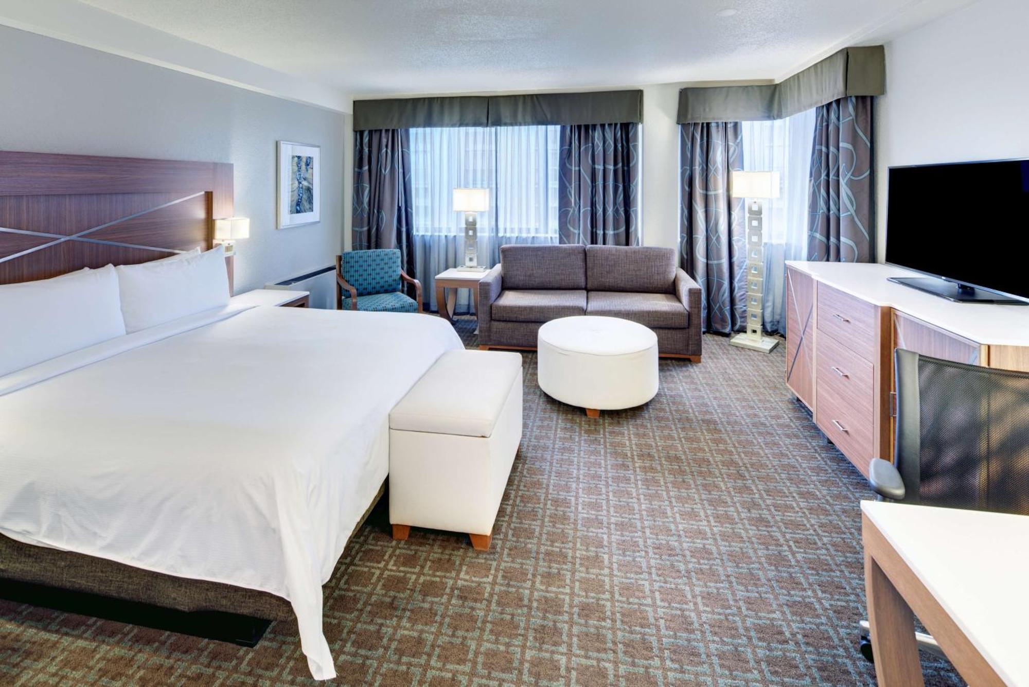 Готель Doubletree By Hilton Milwaukee Downtown Екстер'єр фото