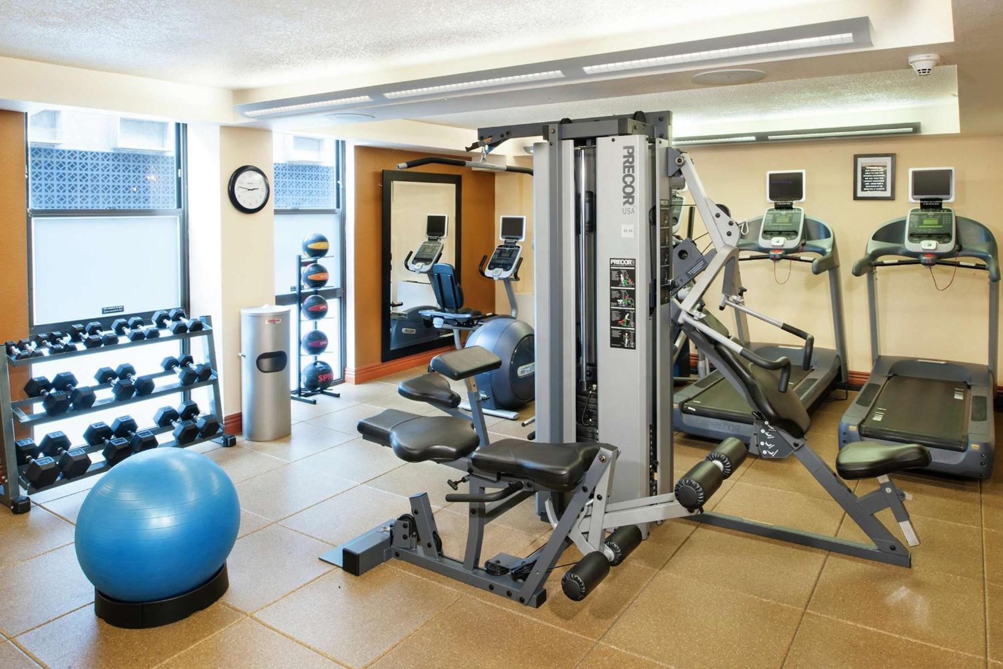 Готель Doubletree By Hilton Milwaukee Downtown Екстер'єр фото