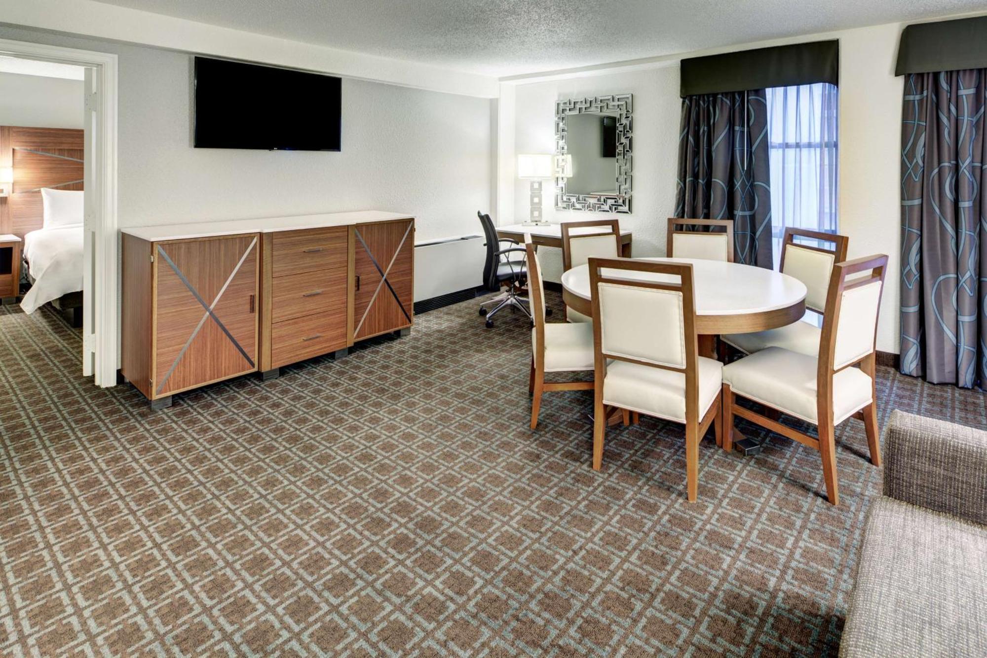 Готель Doubletree By Hilton Milwaukee Downtown Екстер'єр фото