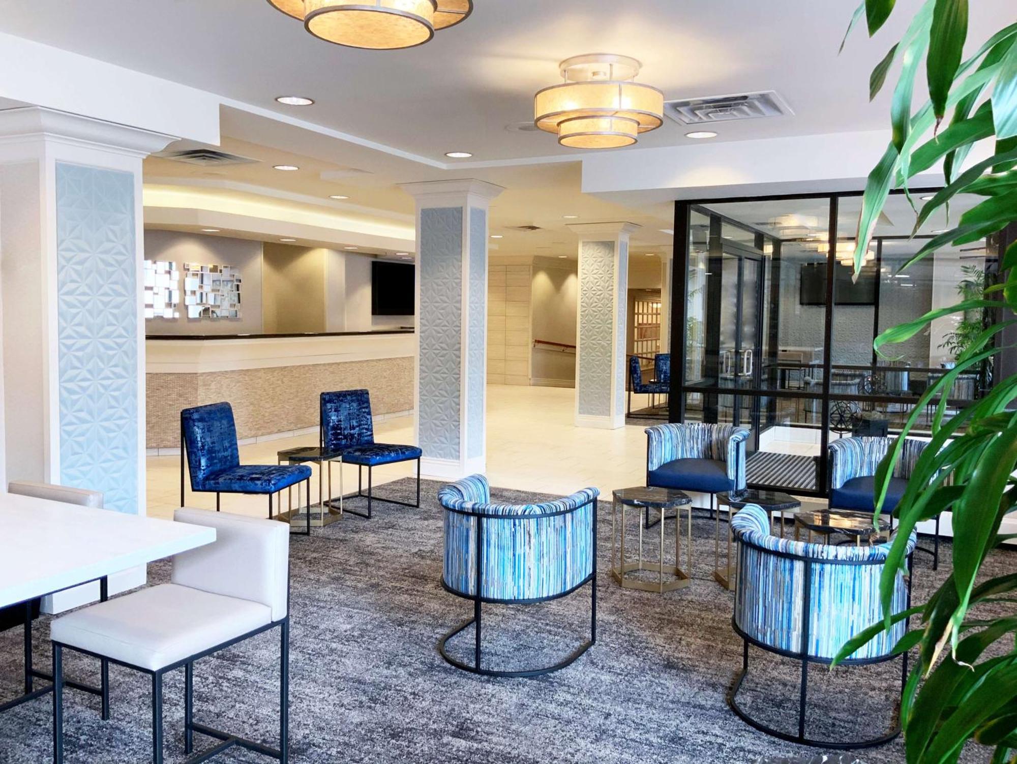 Готель Doubletree By Hilton Milwaukee Downtown Екстер'єр фото