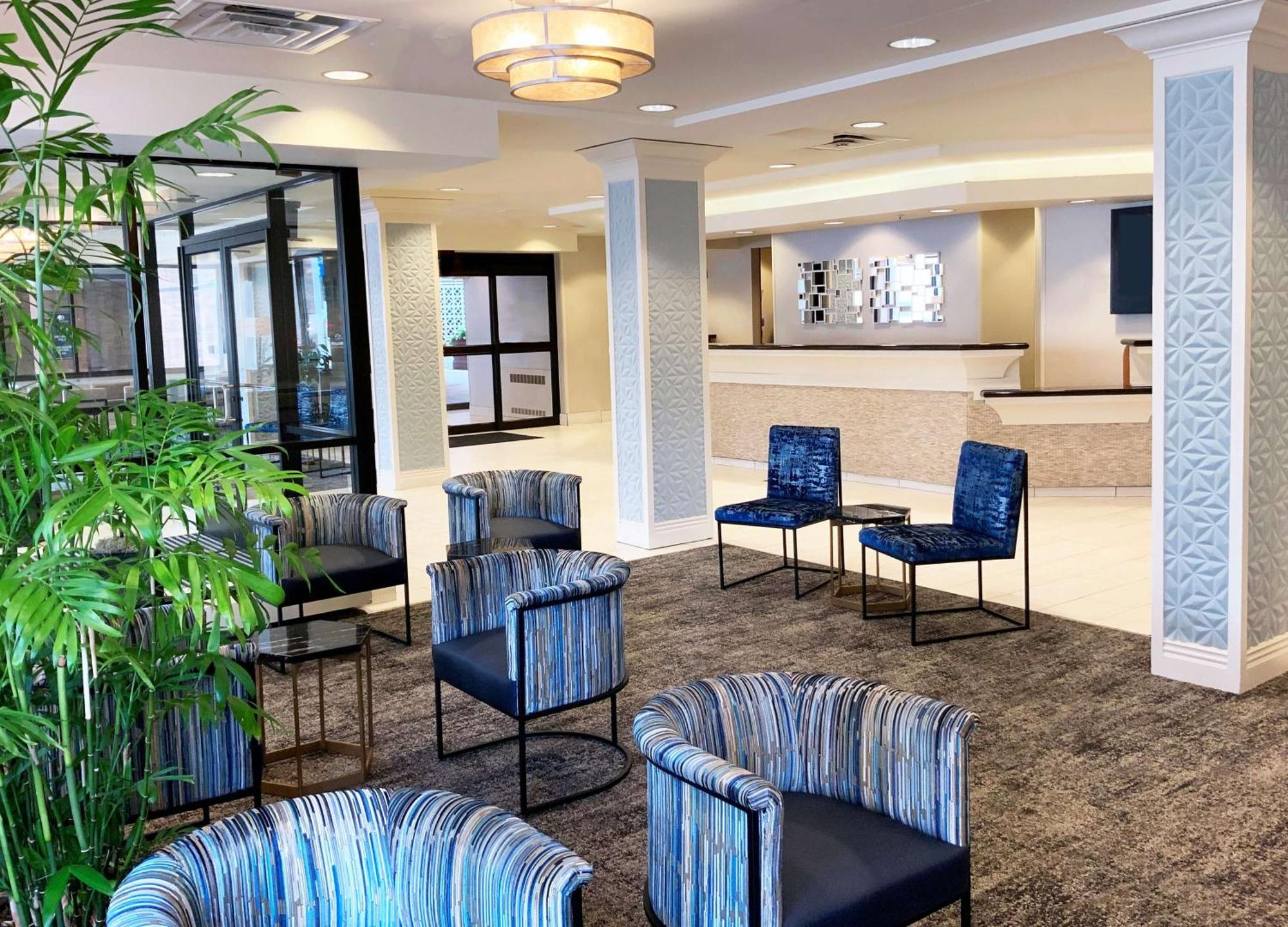Готель Doubletree By Hilton Milwaukee Downtown Екстер'єр фото