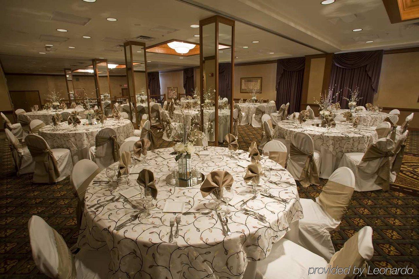 Готель Doubletree By Hilton Milwaukee Downtown Екстер'єр фото