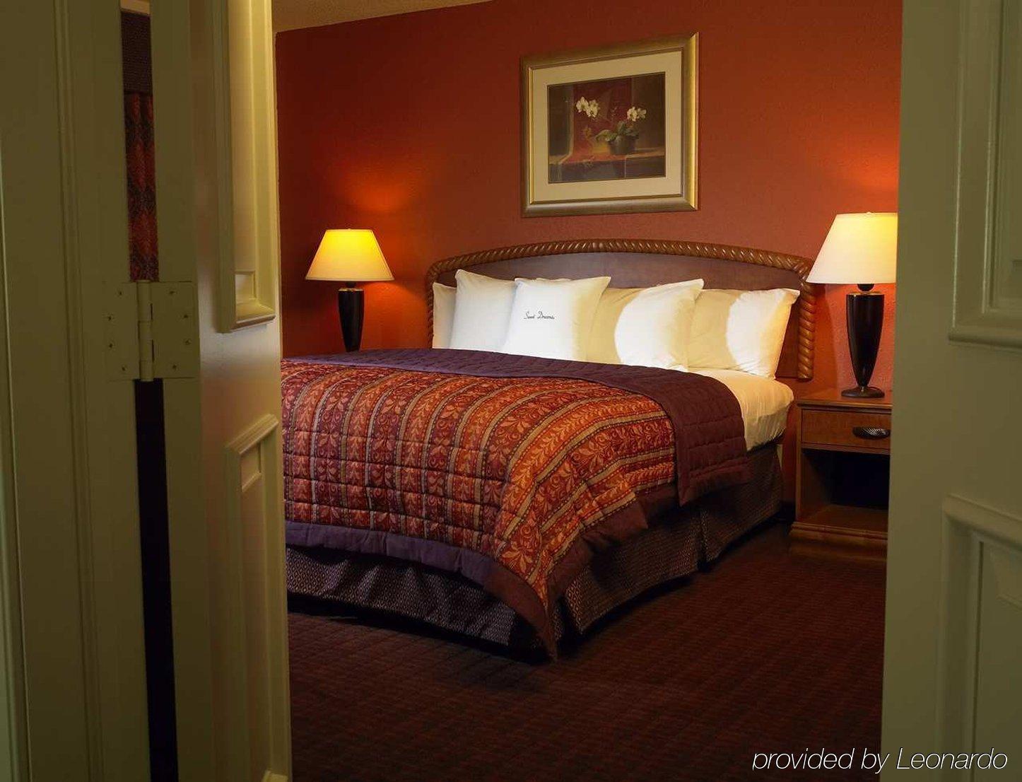 Готель Doubletree By Hilton Milwaukee Downtown Екстер'єр фото