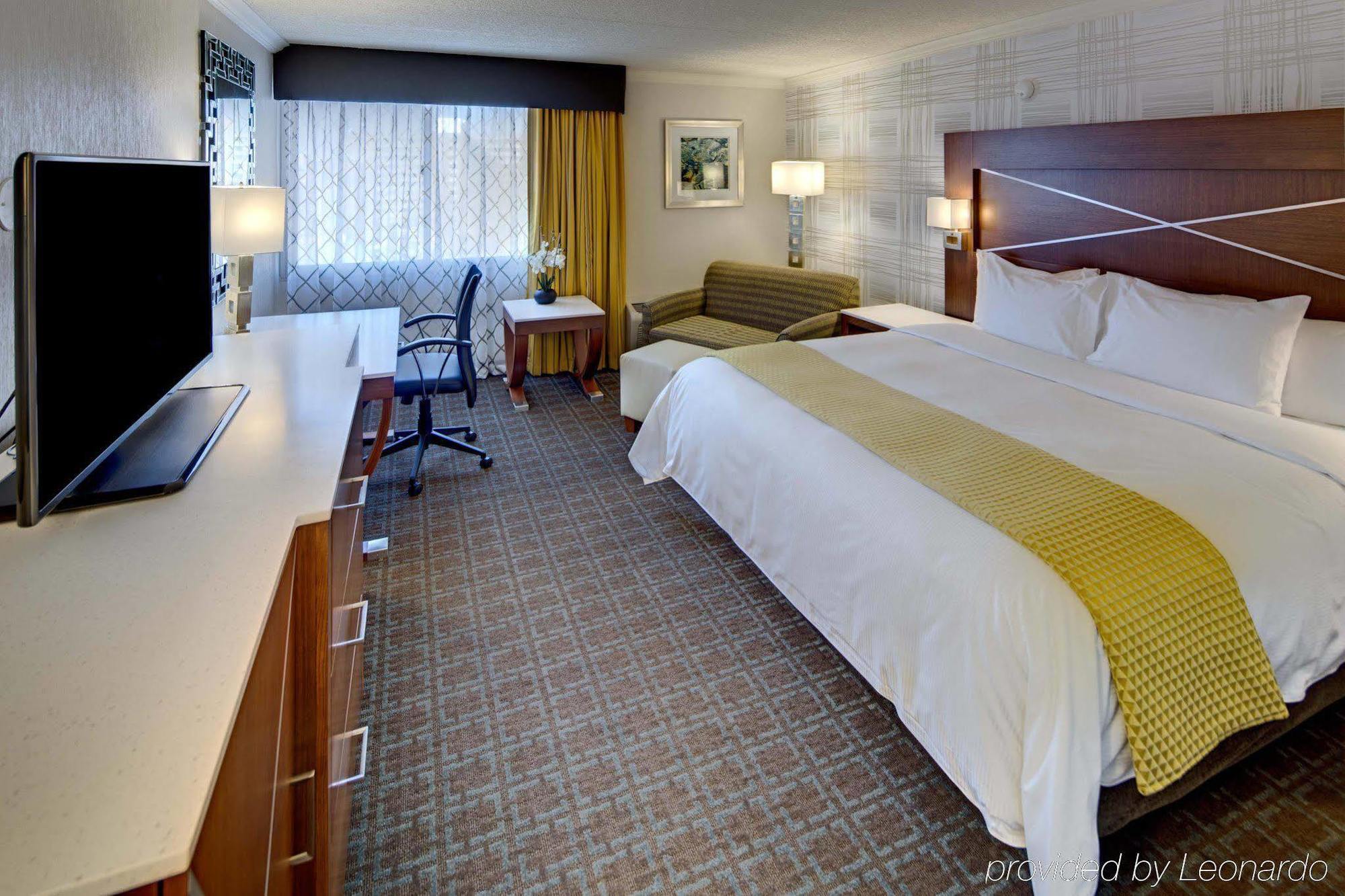 Готель Doubletree By Hilton Milwaukee Downtown Екстер'єр фото