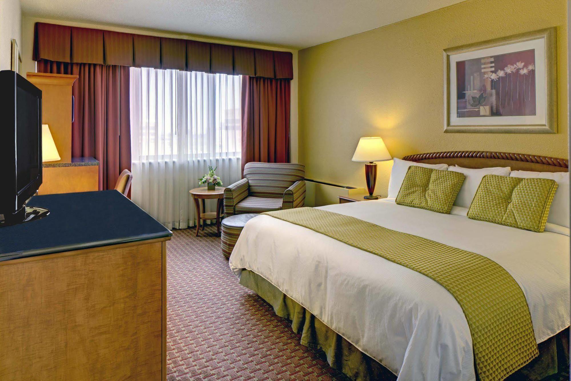 Готель Doubletree By Hilton Milwaukee Downtown Екстер'єр фото
