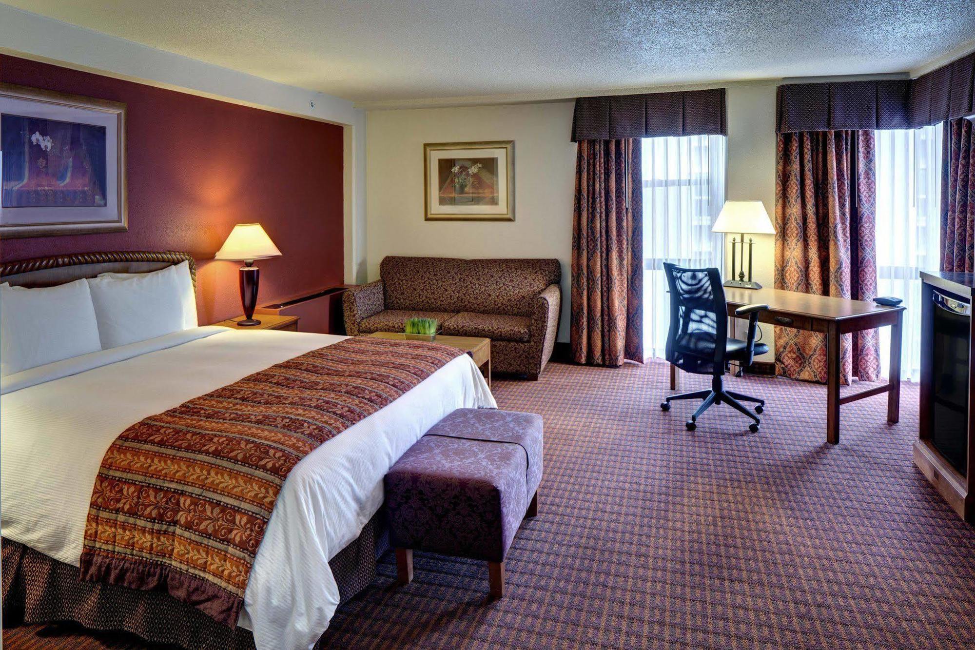Готель Doubletree By Hilton Milwaukee Downtown Екстер'єр фото